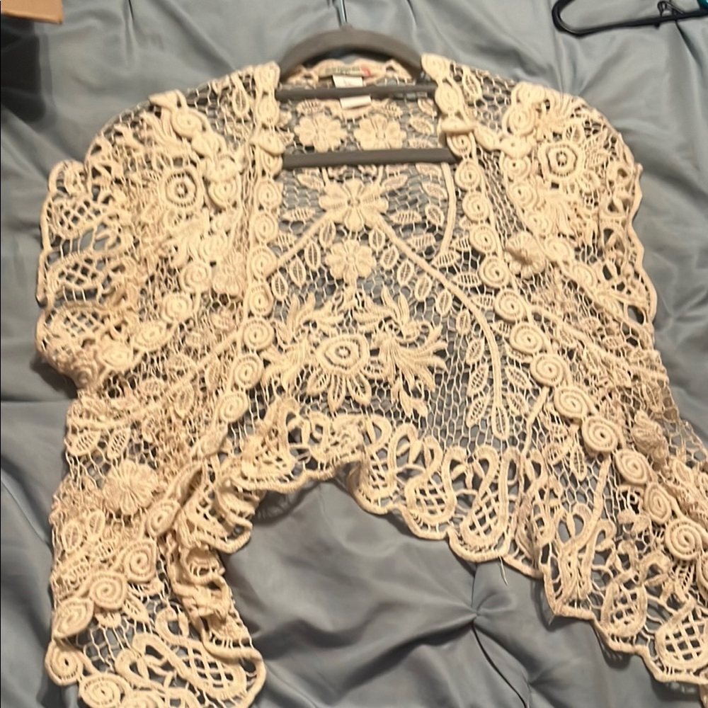 Vintage Elegant Lace Crochet Shawl
